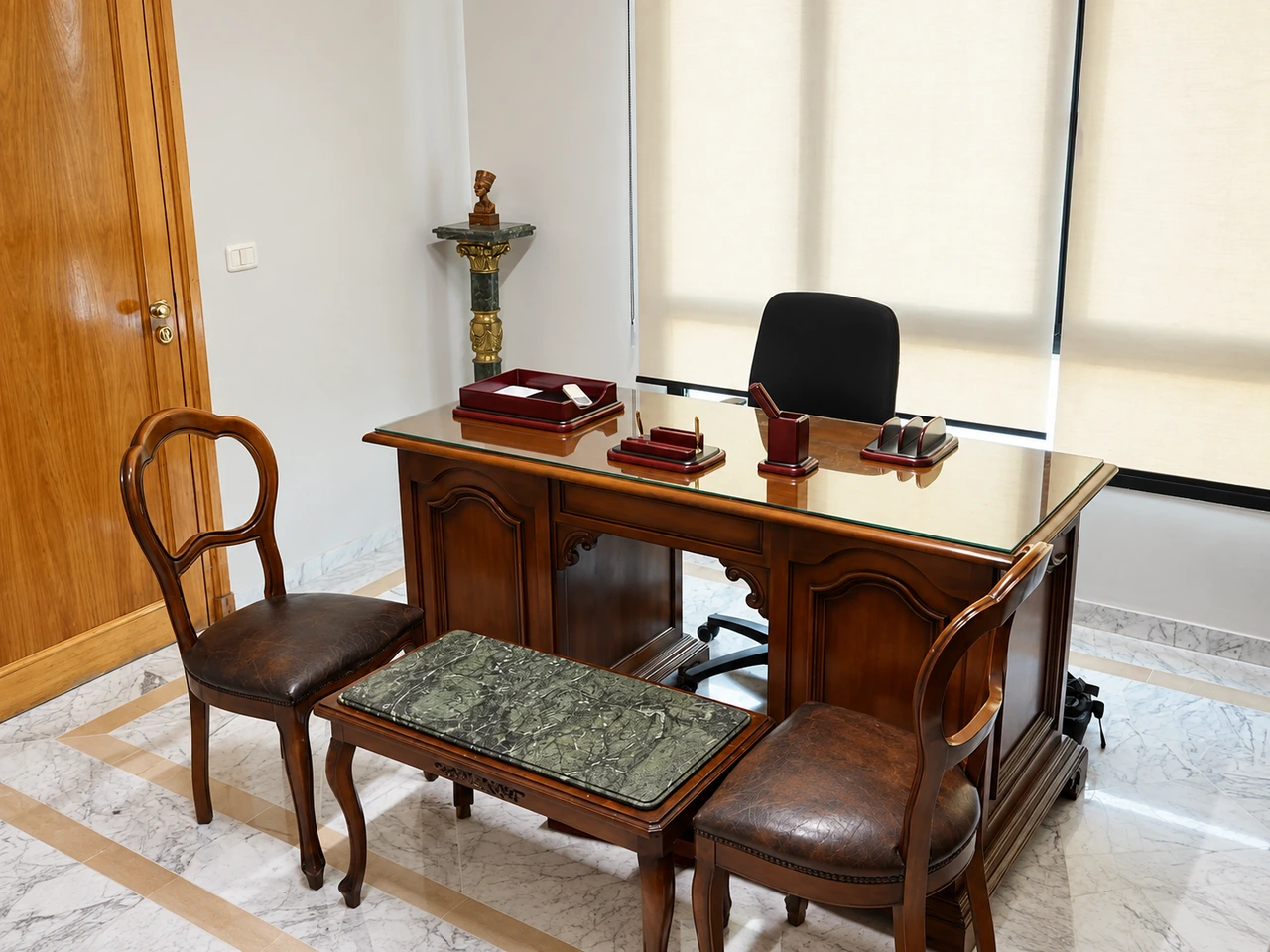 Bureau classique en bois